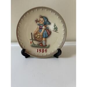 M.J Hummel 1984 Collectible Plate "HUM 277" 14th Annual Wall Display Plate
